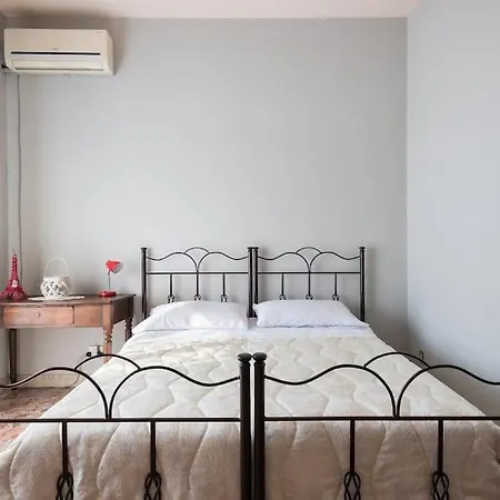 Apartment Floor Near Historic Fortino *