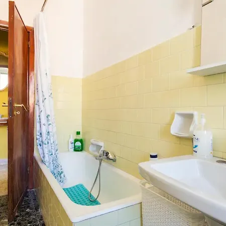 Floor Near Historic Fortino Apartment *