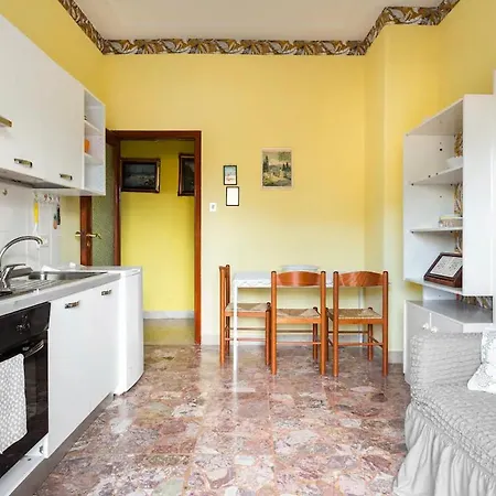 Floor Near Historic Fortino Apartment *