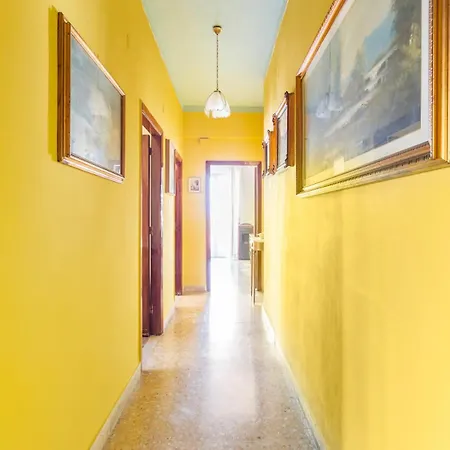 Floor Near Historic Fortino Apartment